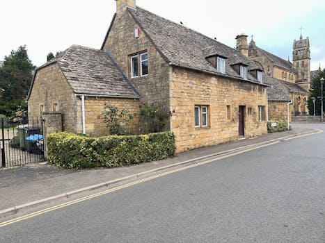 Rok po havárii: Stát neplatí náhrady, obec stále uzavřená