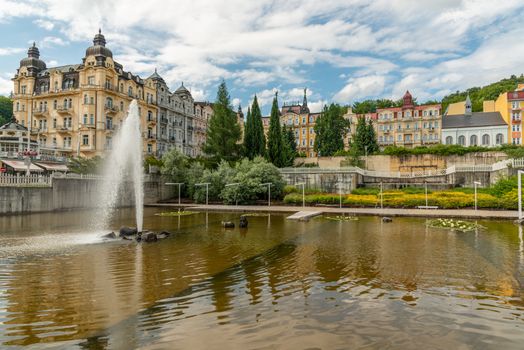 Keitelův Nečekaný Krok na Karlovarském Festivalu: Dopad a Diskuze